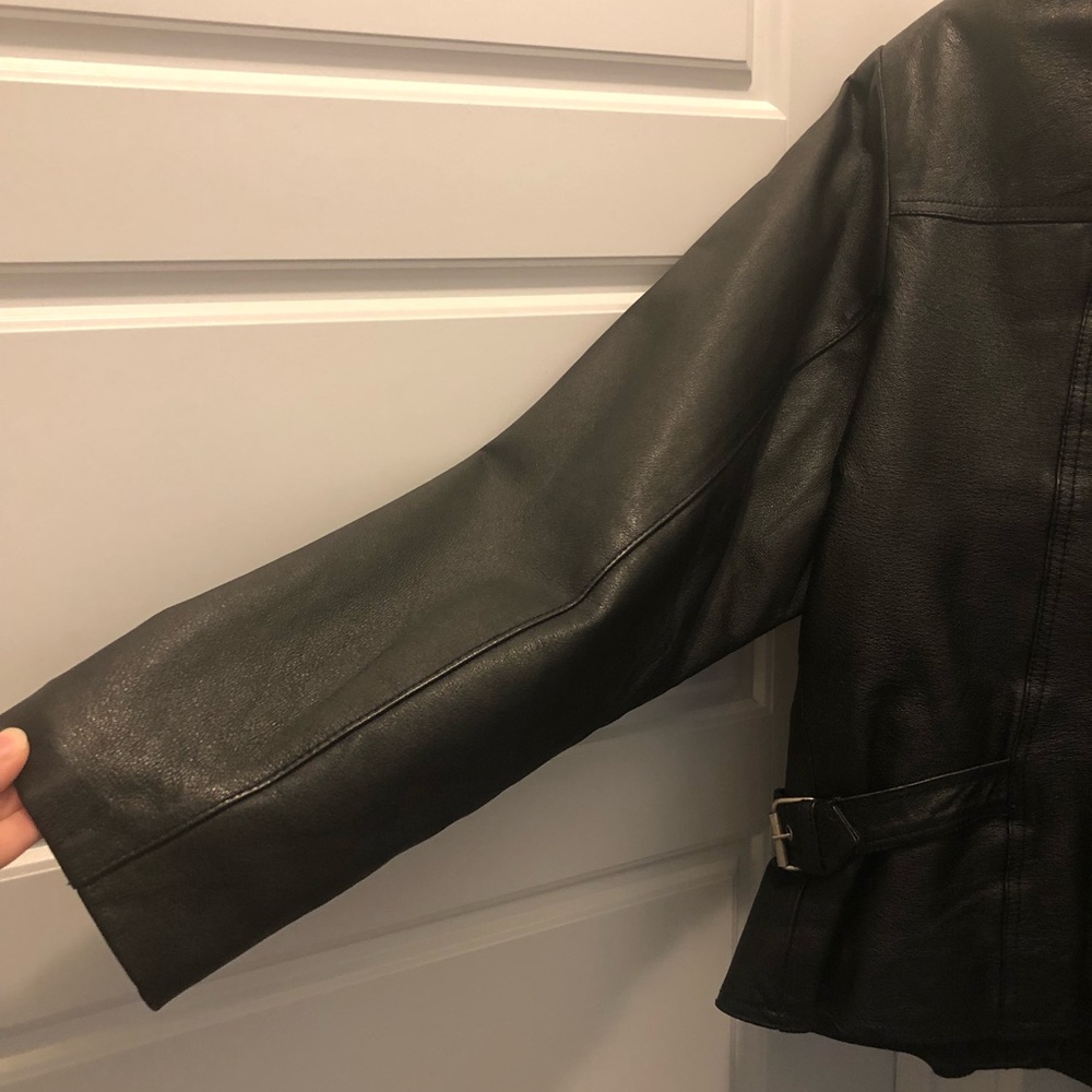 💖 VINTAGE MAURICES BLACK LEATHER JACKET w/ buckle details - PRISTINE! Size L - Picture 10 of 16